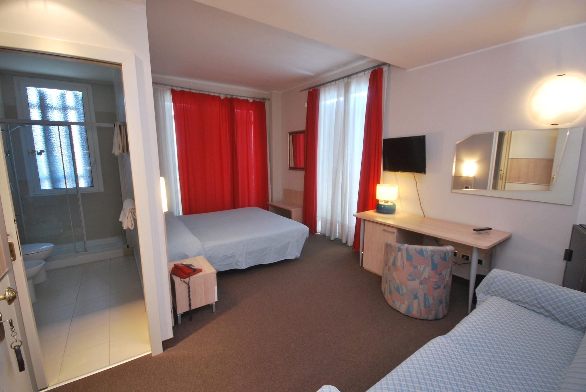 Hotel Paco Пиетра Лигуре Екстериор снимка